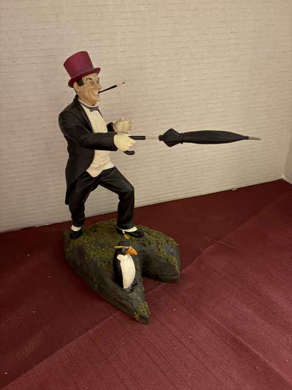 figures- the pengouin 1966 statue batman