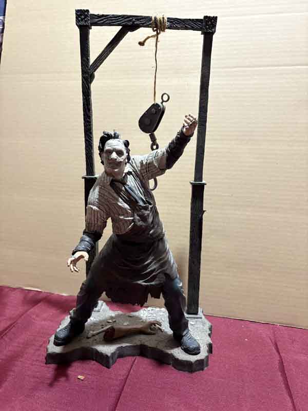 figures- leatherface 12 inch 2004 movie maniac