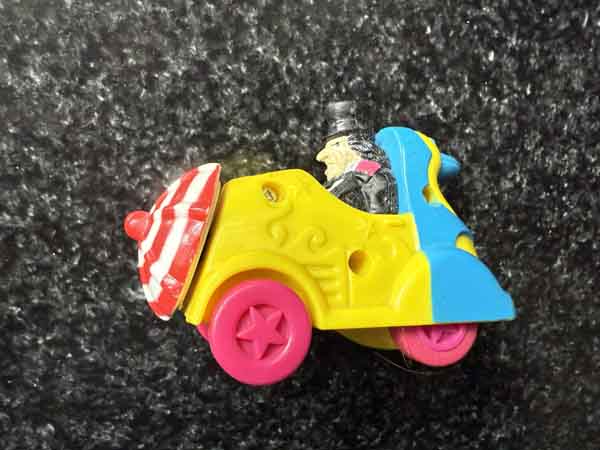 figures- 1991 Batman Returns Penguin Car McDonald’s Toy