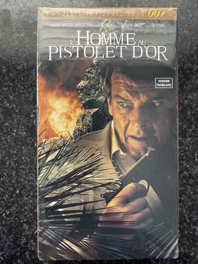 vhs – l’homme au pistolet d’or (1974) new,seal