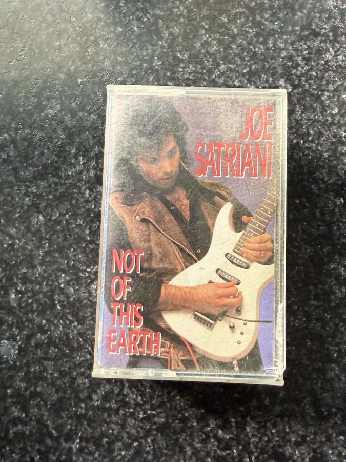 tapes – Joe Satriani : Not Of This Earth (1986)