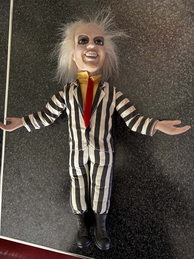 figures – Kenner Beetlejuice Pull String Talking Doll (1989)